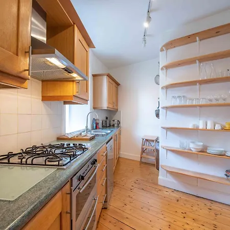 Artists Flat 7 Min To R Mile *