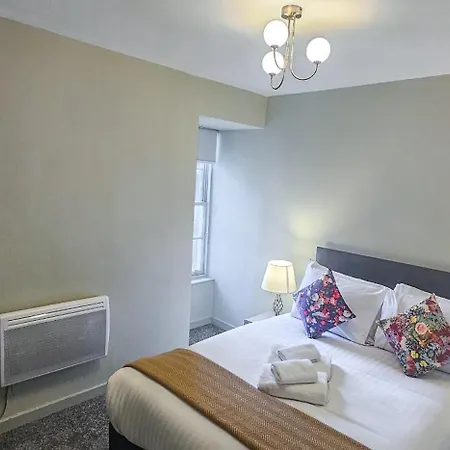 Royal Mile - Bright 2 Bedroom 아파트