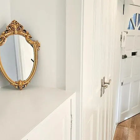 Royal Mile - Bright 2 Bedroom アパート エディンバラ