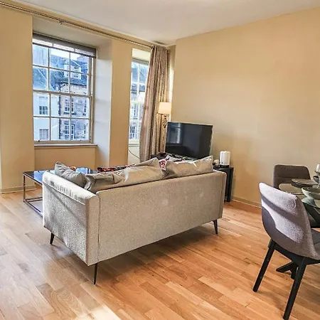 Royal Mile - Bright 2 Bedroom * 에든버러
