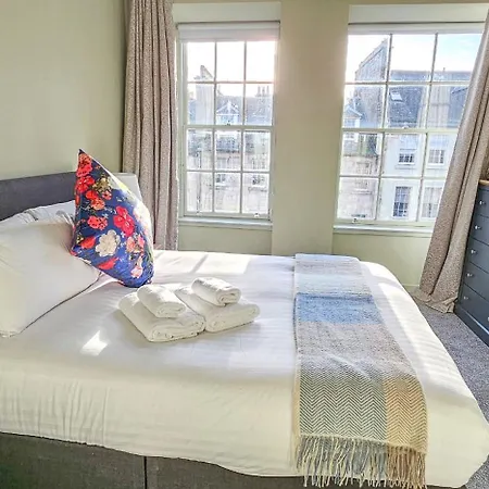 Royal Mile - Bright 2 Bedroom アパート エディンバラ