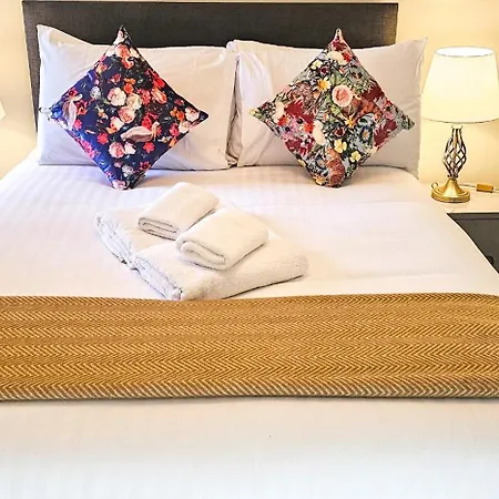 Royal Mile - Bright 2 Bedroom