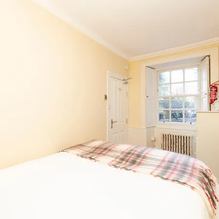 Joivy Beautiful Apartment, Private Garden, Calton Hill * Edimburgo