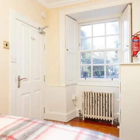 Joivy Beautiful Apartment, Private Garden, Calton Hill * Edimburgo