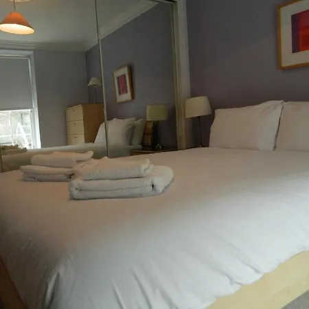 Castle Aparthotel 3*