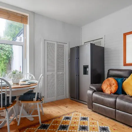 3 Bedrooms Bungalow, Sleeps 6, Free Parking With Garden Appartement