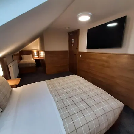 Adelphi Πανσιόν