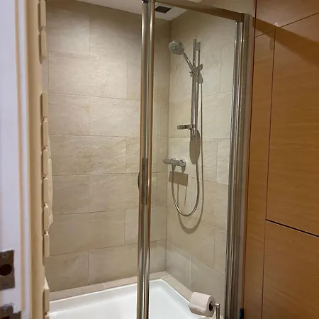 Extremely Quartermile Near Castle And 公寓