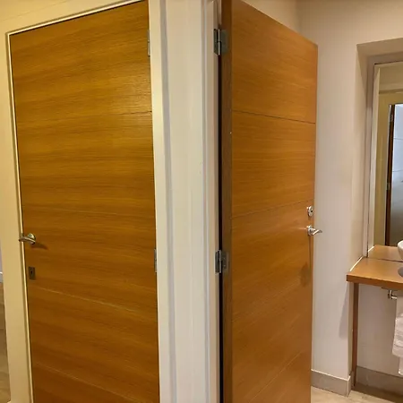 Extremely Quartermile Near Castle And *