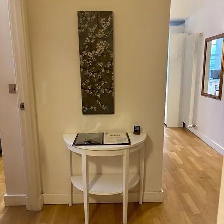 Extremely Quartermile Near Castle And