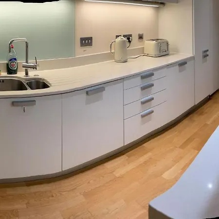 Extremely Quartermile Near Castle And