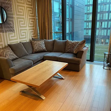 Very Centrally Located Chic One Bed Quartermile