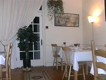 Adam Drysdale House 3*