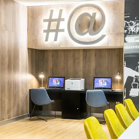 Courtyard By Marriott West מלון אדינבורו