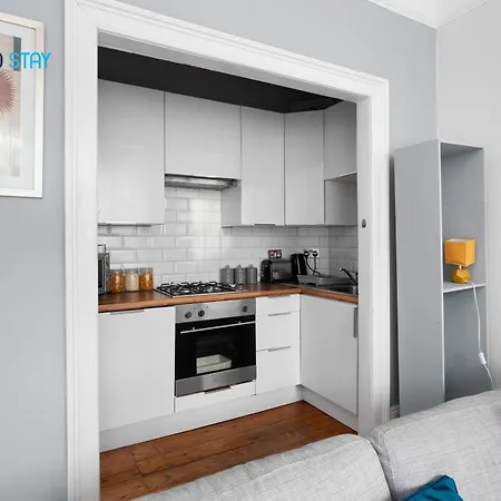 First Floor-2 Bedroom Apartment- By Homes إدنبرة