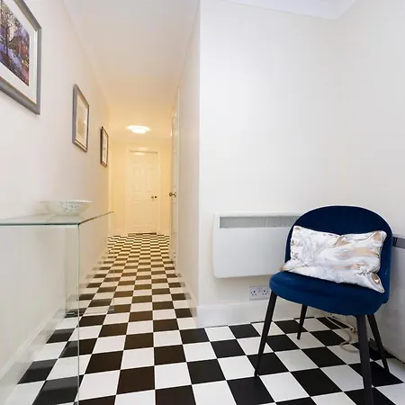 Stylish 2-bedroom Old Town Next To Royal Mile