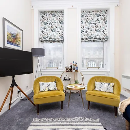 Stylish 2-bedroom Old Town Next To Royal Mile *