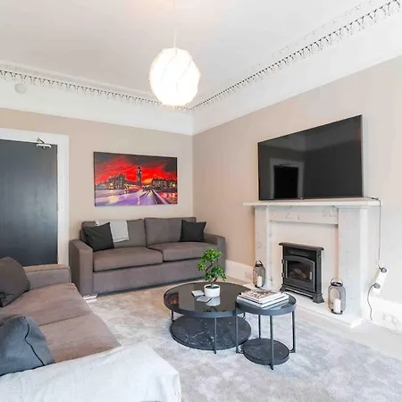 Апартаменты Spacious 3 Bed In Marchmont *