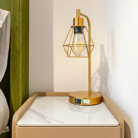 Cosy Apartment, Free Street Parking *