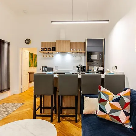 Cosy Apartment, Free Street Parking דירה *