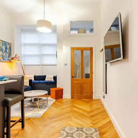 Cosy Apartment, Free Street Parking