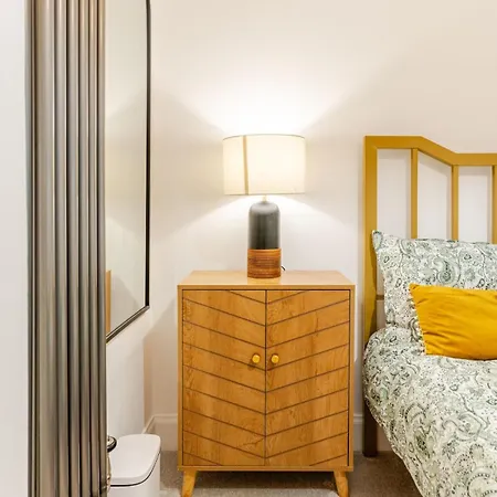 דירה Cosy Apartment, Free Street Parking