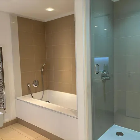 Stunning Park View Quartermile Close Proximity To Castle