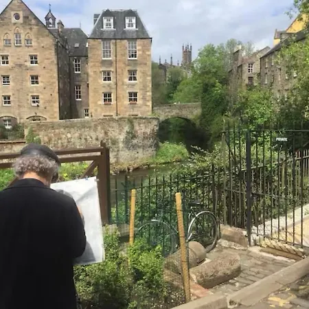 - - With Balcony And Free, Secure Garage Parking 公寓