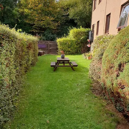 Modern Flat Near Murrayfield Stadium, Sleeps 4 아파트 *