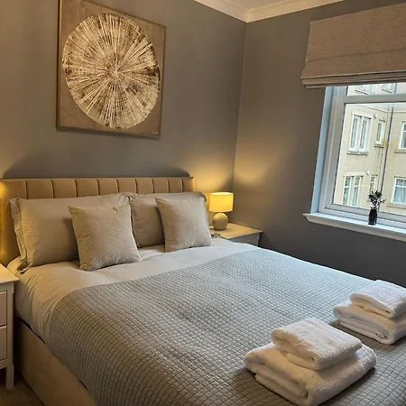 Modern 2 King Size Bed Flat Free Parking Apartment *