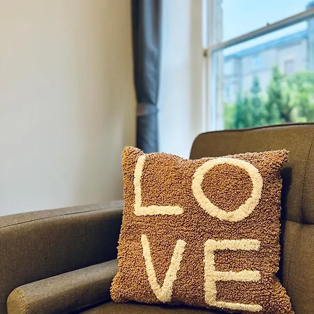 Apartment Upmarket Ground Floor In Morningside Edinburgh
