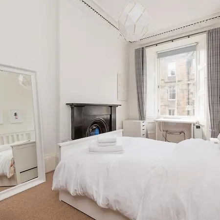 Spacious 3 Bed In Marchmont Lägenhet Edinburg