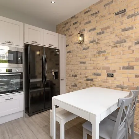 Spacious 3 Bed In Marchmont Edinburg