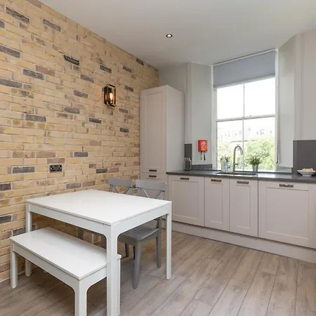 Spacious 3 Bed In Marchmont Lägenhet