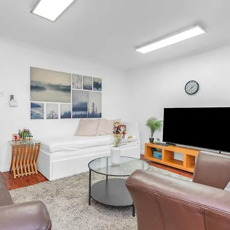 Apartment Modern 2 Bedroom In Centre *