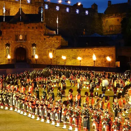 Modern 2 Bedroom In Centre *