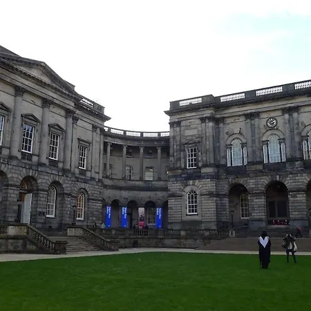 Apartment Modern 2 Bedroom In Centre