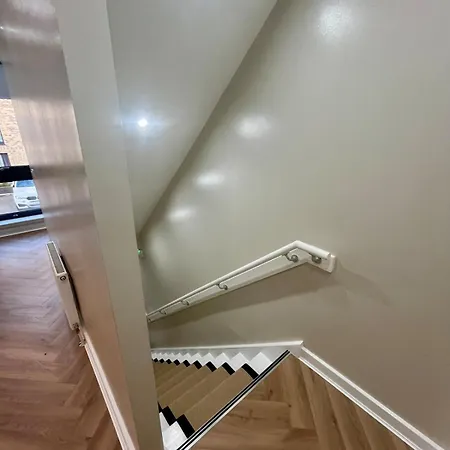 아파트 Luxury Spacious 4 Dbl Br House With Free Parking