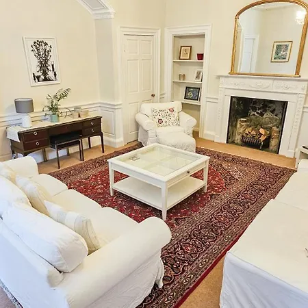 Russel House - 4 Bedroom - The Royal Mile Edinburgh