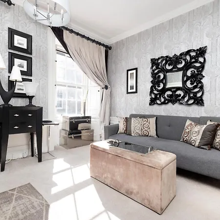 Elegant Flat Near Princes Street - Perfect Location, 24-7 Customer Support *