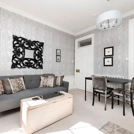 Elegant Flat Near Princes Street - Perfect Location, 24-7 Customer Support * Edynburg