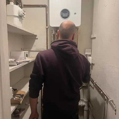 One Bedroom In Gorgie With New Heating System דירה *