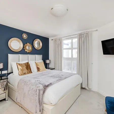 Joivy Stylish 3 Bed, 3 Bath Flat With Balcony In Old Town