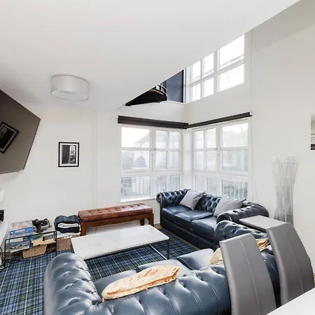 Joivy Stylish 3 Bed, 3 Bath Flat With Balcony In Old Town * Edimburgo