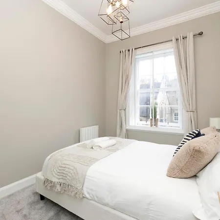 Castle View In The Heart Of Historic Old Town