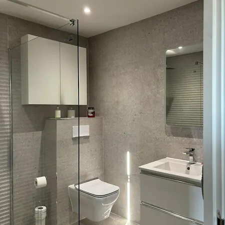 Breathtaking 5 Bedroom Townhouse In Murrayfield Location, Free Parking *