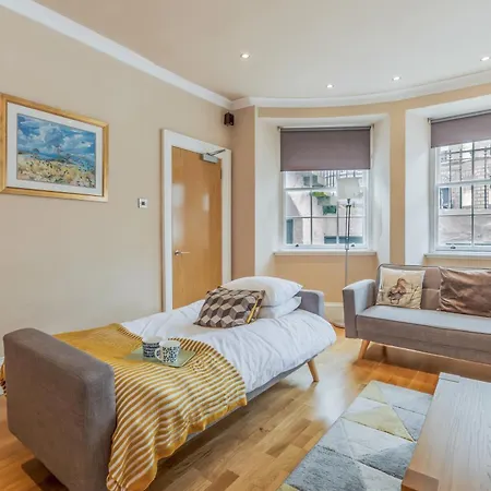 Large 3 Bed 3 Bath - New Town