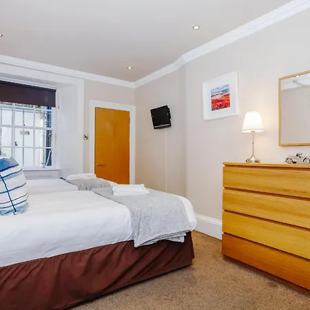 Large 3 Bed 3 Bath - New Town Edinburgh