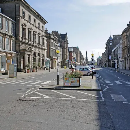 Large 3 Bed 3 Bath - New Town