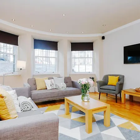 Apartment Large 3 Bed 3 Bath - New Town *